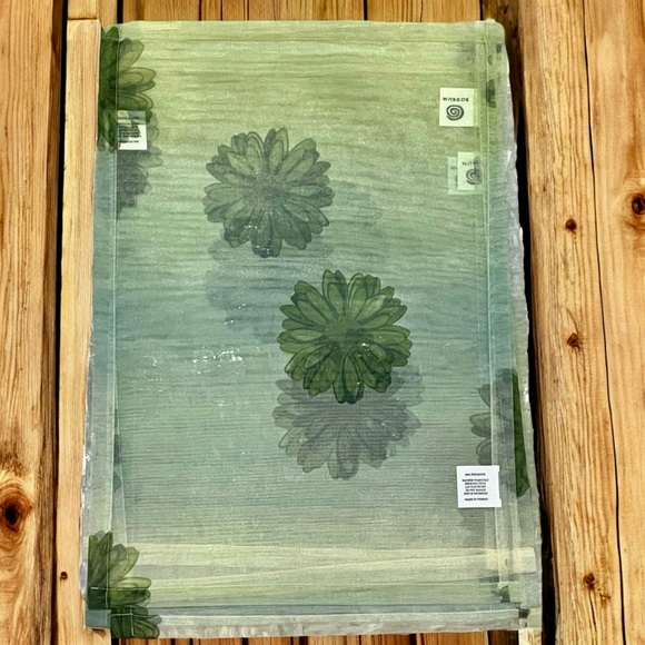 Bodrum Placemats Set Of 6 Sheer Green Dahlia Flowers 20”X 14” Shiny Fabric New - Picture 1 of 9